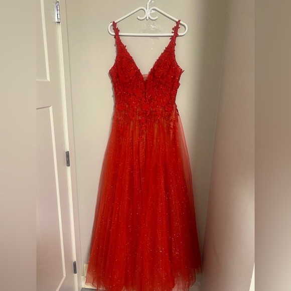 Ellie Wilde graduation dress - Picture 2 of 5